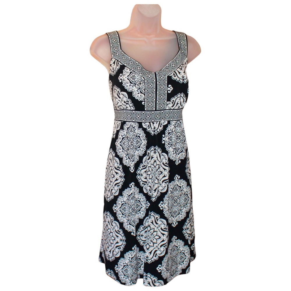 Elegantly patterned dress size 14